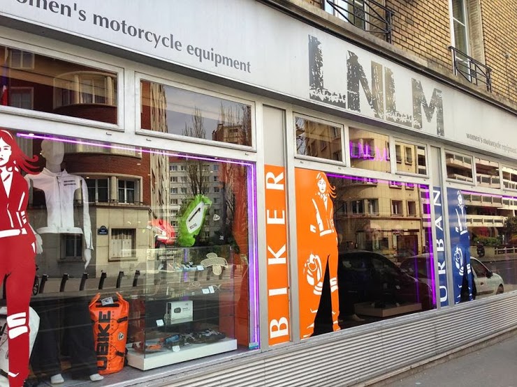 Devanture LNLM - boutique équipement moto femme à Paris